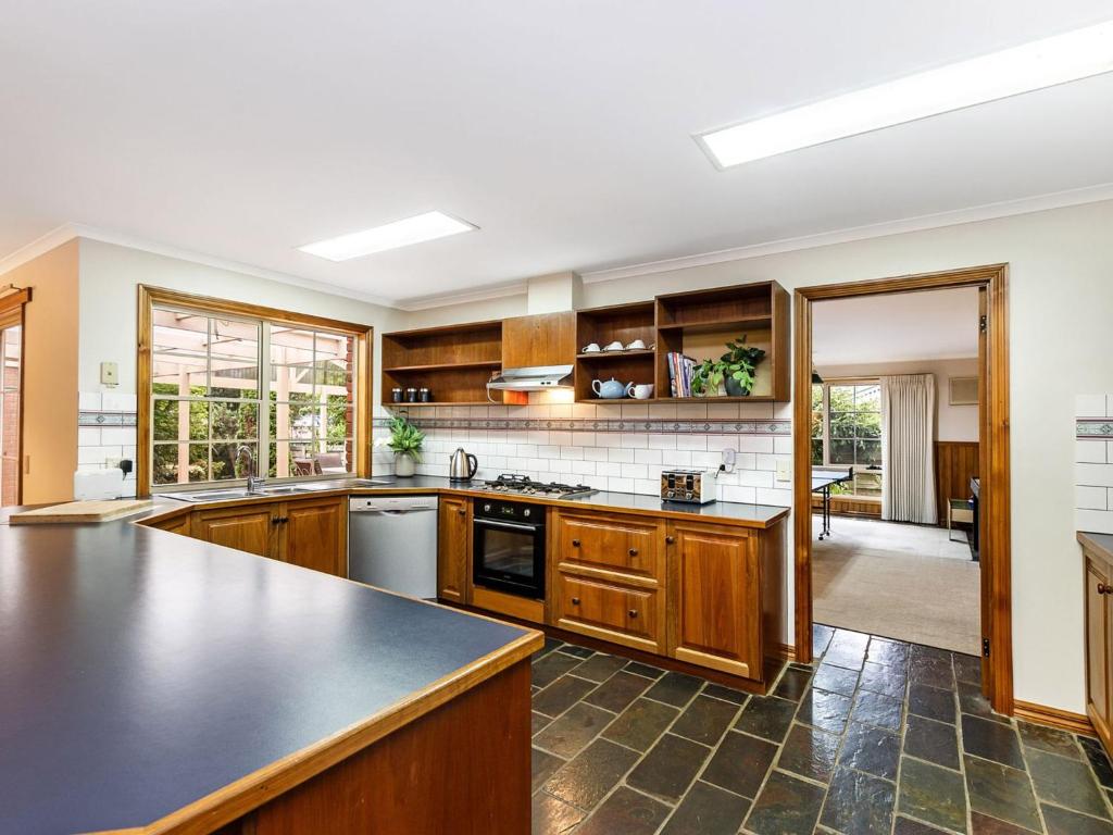 Comfort on Conns, Warrnambool (updated prices 2024)