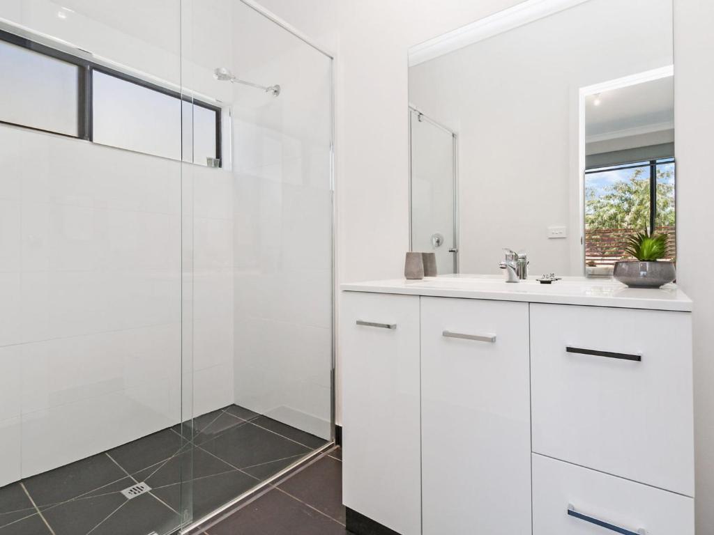 Gallery image of Thunder Point in Warrnambool
