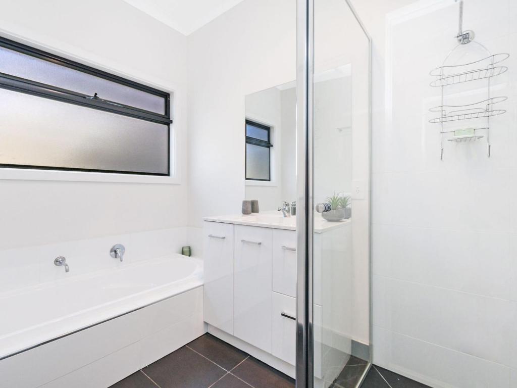Gallery image of Thunder Point in Warrnambool
