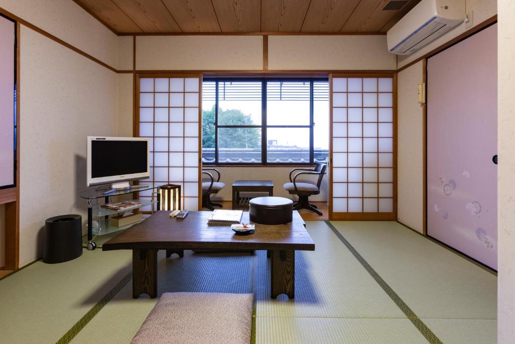 TV a/nebo společenská místnost v ubytování Kyoto Higashiyamaso