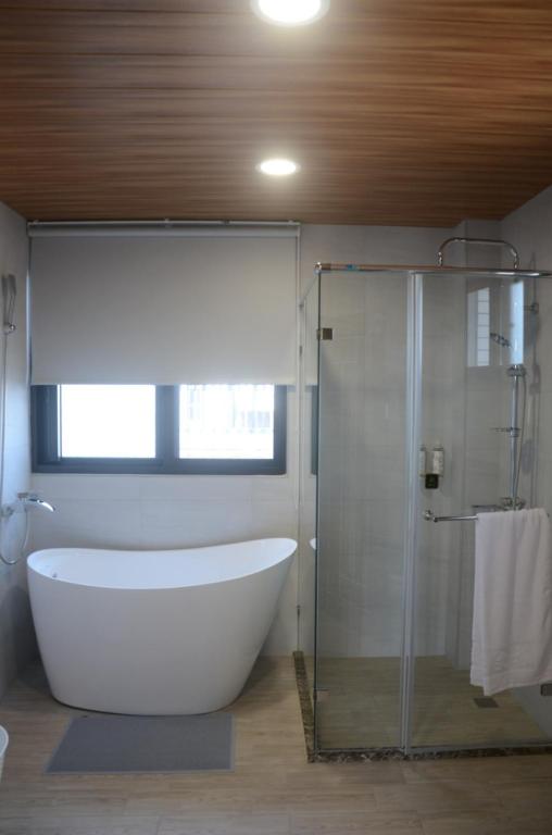 Ένα μπάνιο στο Rebecca Hostel