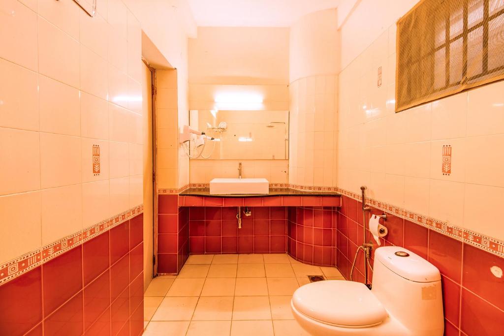Koupelna v ubytování Fabhotel Blossoms Service Apartment - T Nagar