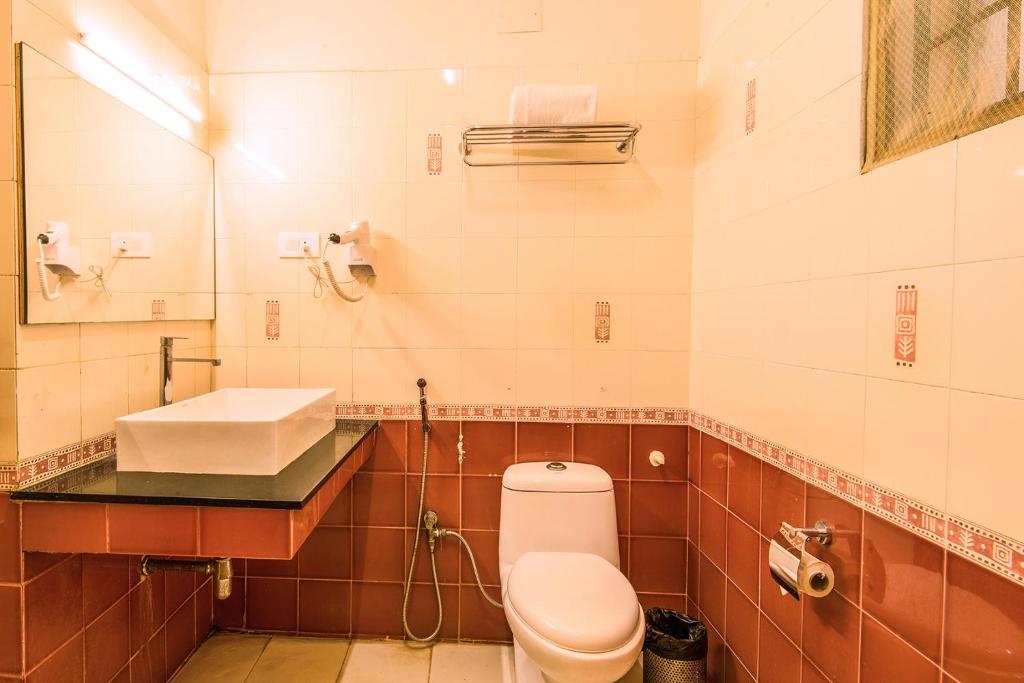 Koupelna v ubytování Fabhotel Blossoms Service Apartment - T Nagar