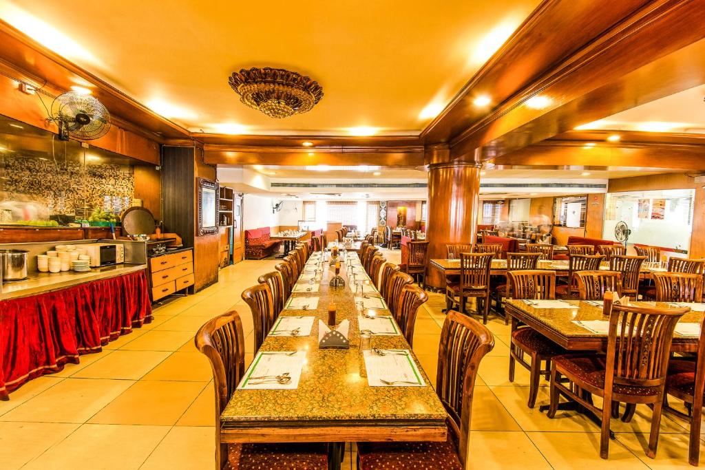 Restaurace v ubytování Fabhotel Blossoms Service Apartment - T Nagar