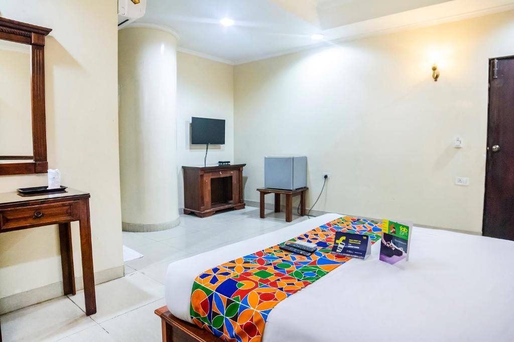 Postel nebo postele na pokoji v ubytování Fabhotel Blossoms Service Apartment - T Nagar