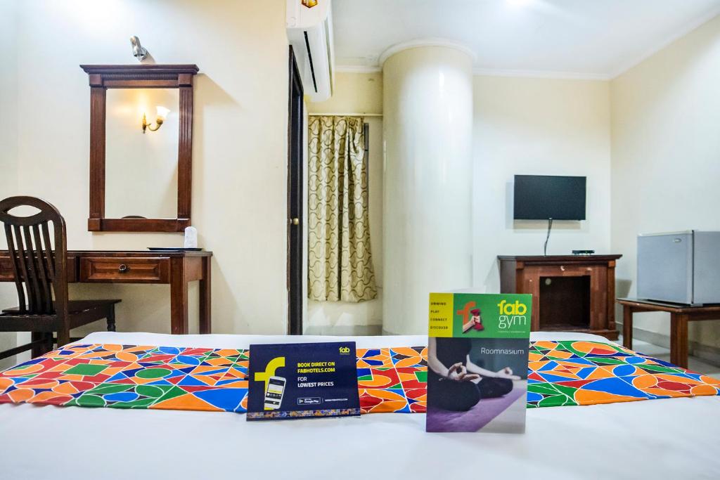 TV a/nebo společenská místnost v ubytování Fabhotel Blossoms Service Apartment - T Nagar