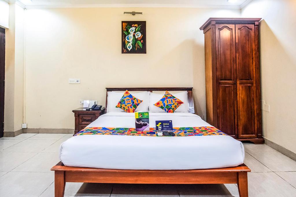 Postel nebo postele na pokoji v ubytování Fabhotel Blossoms Service Apartment - T Nagar