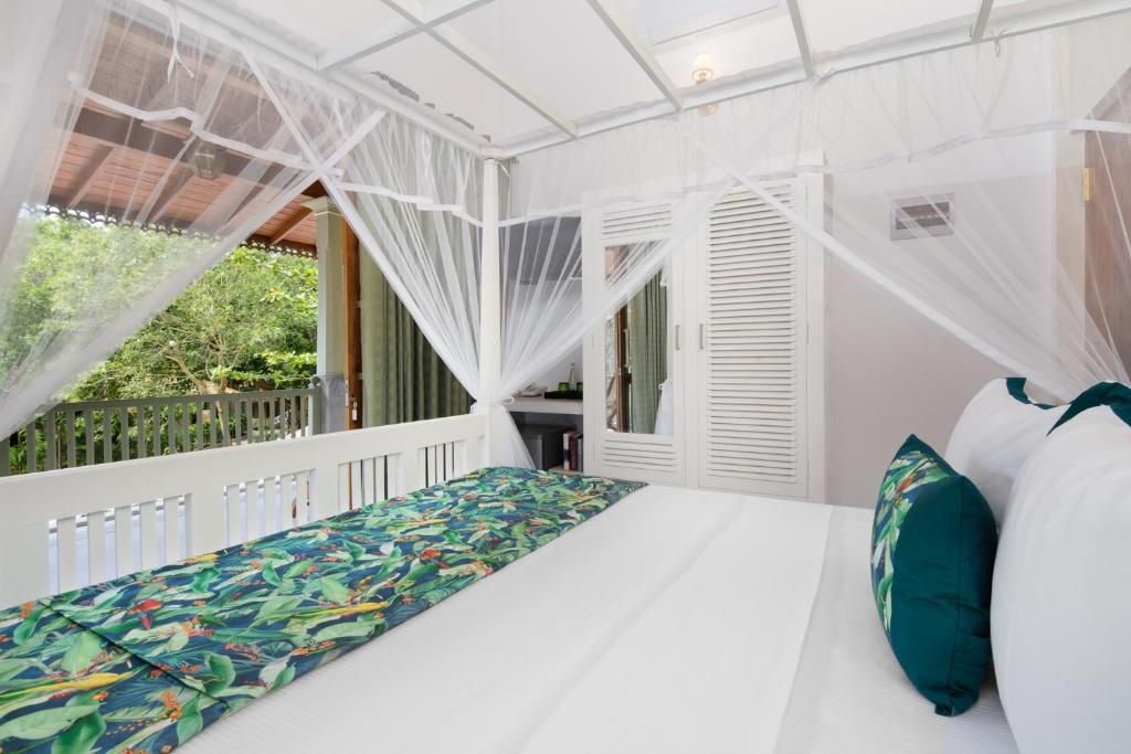a bedroom with a bed and a balcony at Green Escape Unawatuna in Unawatuna
