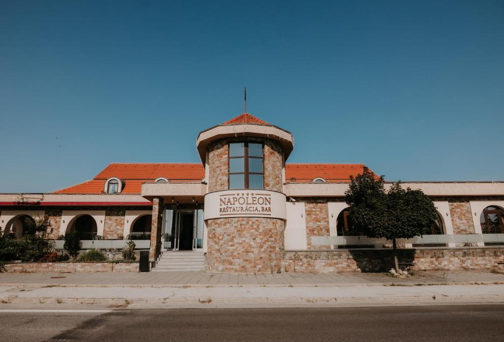 Budova, kde se hotel nachází