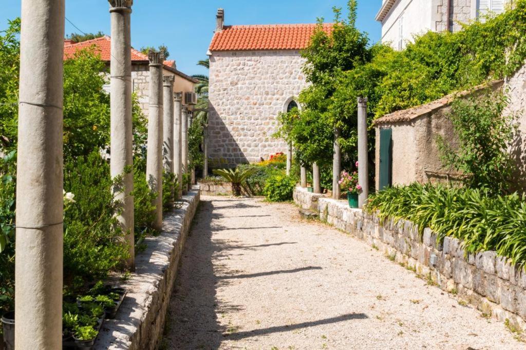 Vonkajšia záhrada v ubytovaní Villa Marini Dvori - with free parking