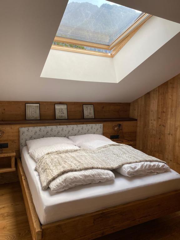 A bed or beds in a room at Grieshof am Pühel