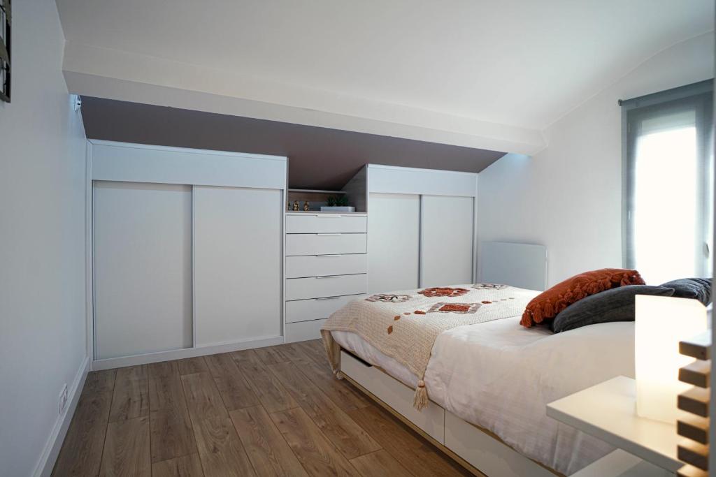 Gallery image of ONLOC - St Exupéry -Magnifique appart au calme avec chambre - parking in Pau