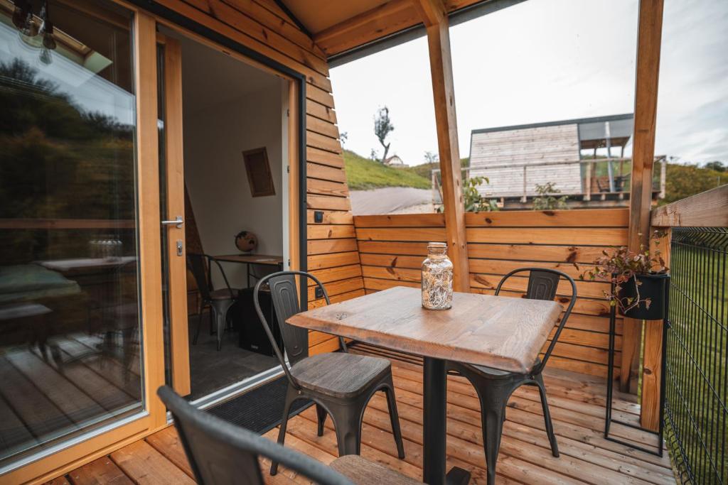 Balkón nebo terasa v ubytování Nesting Resort - Homestead SONČNI RAJ