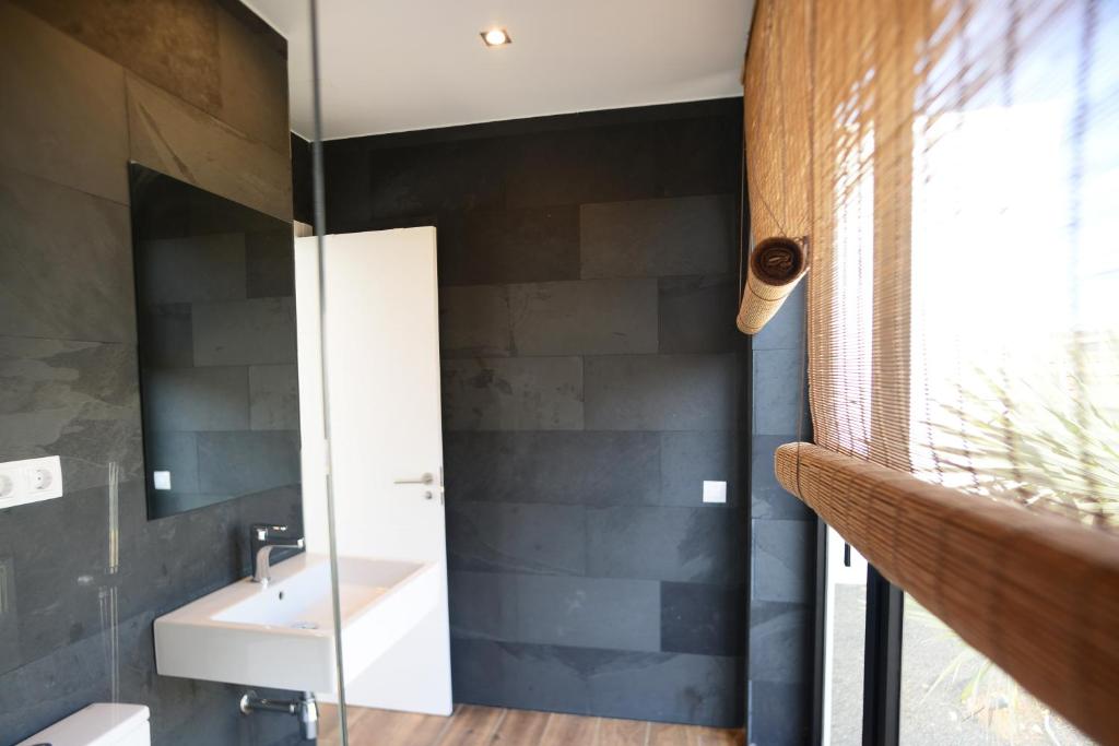 A bathroom at Duna Colorada 2