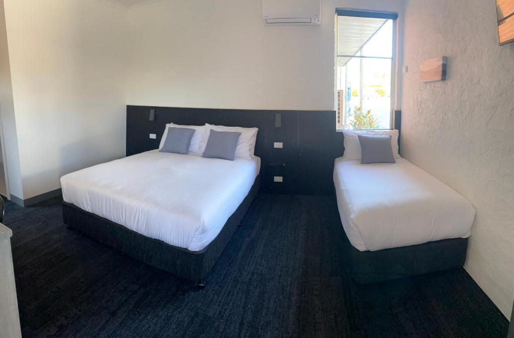 Postel nebo postele na pokoji v ubytování Railway Motel Myrtleford