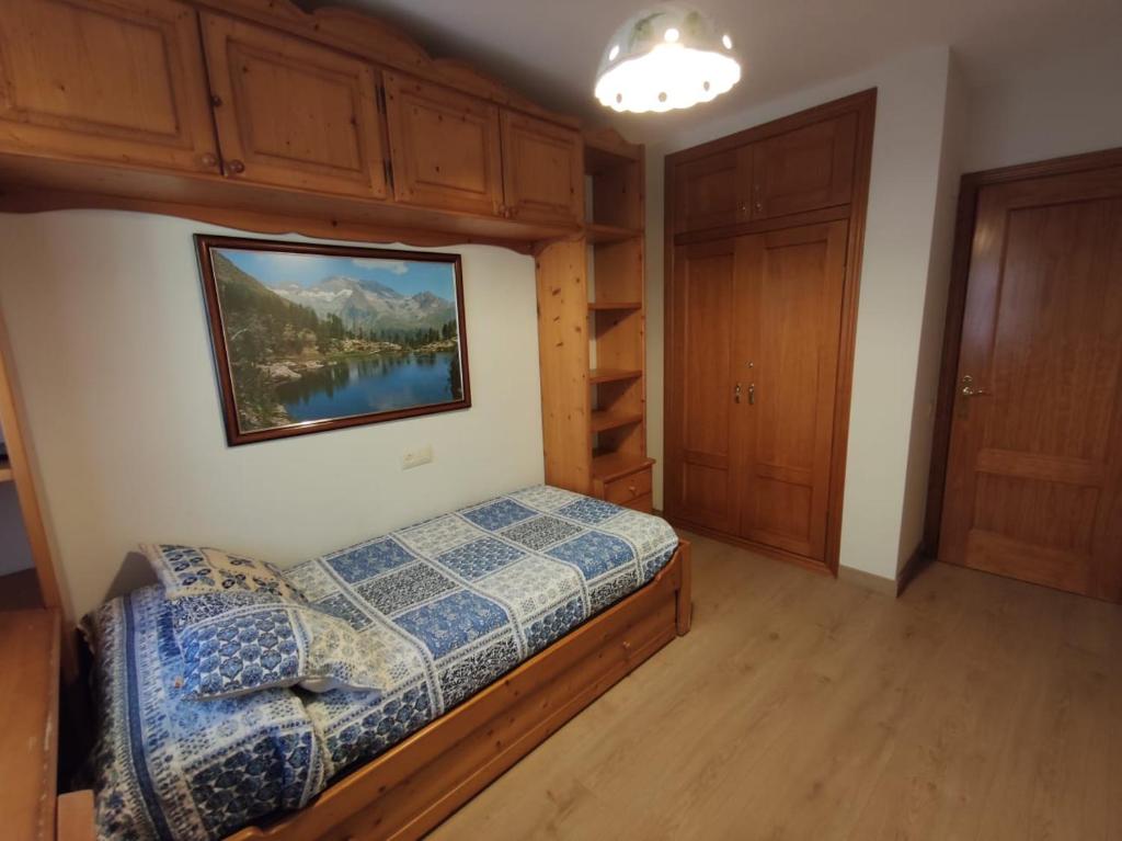 Postel nebo postele na pokoji v ubytování Apartamento en Benasque Casa Siñantonio - InmoCyma