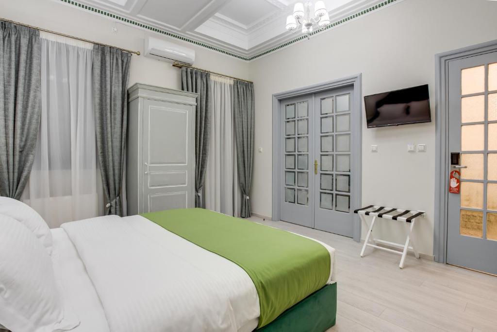 Łóżko lub łóżka w pokoju w obiekcie Pandrosos Divine Suites