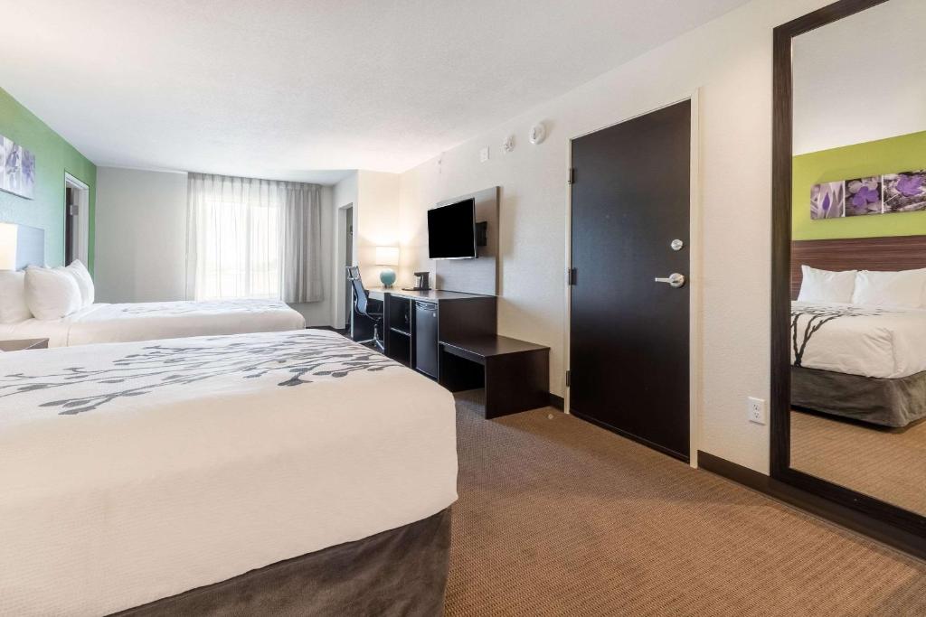 Postel nebo postele na pokoji v ubytování Sleep Inn
