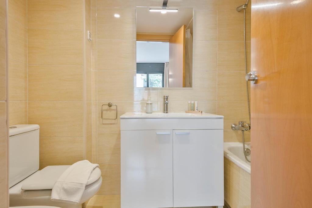 Inside Barcelona Apartments Princep - 2