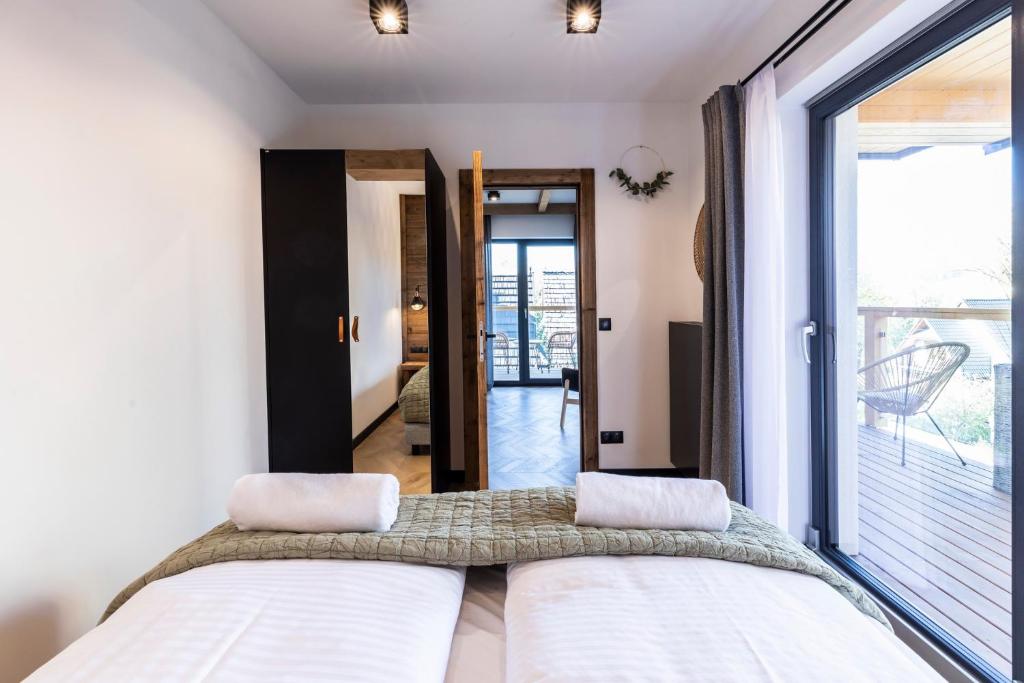 Posteľ alebo postele v izbe v ubytovaní udanypobyt Apartament Modrzejewska 16