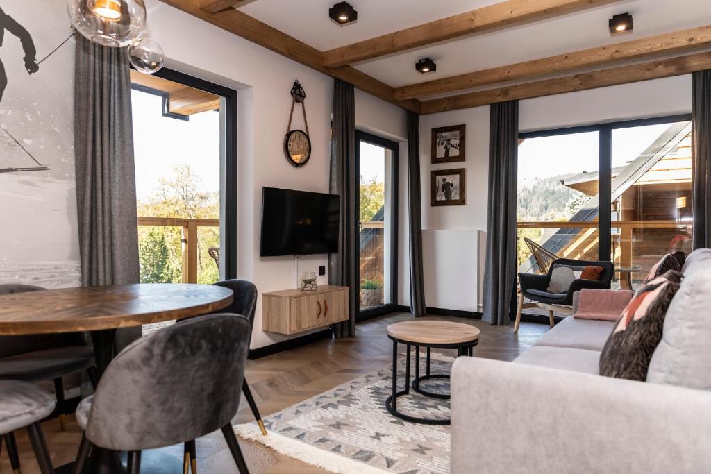 Televízia a/alebo spoločenská miestnosť v ubytovaní udanypobyt Apartament Modrzejewska 16