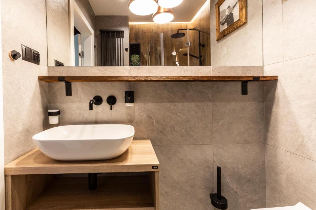 Kúpeľňa v ubytovaní udanypobyt Apartament Modrzejewska 16