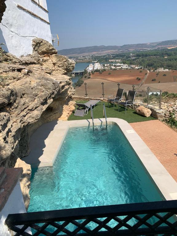 Bazén v ubytování Mirador Villa Perla Grupo AC Gestion nebo v jeho okolí