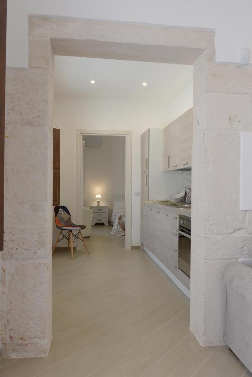 A kitchen or kitchenette at Domus Antiqua Residence