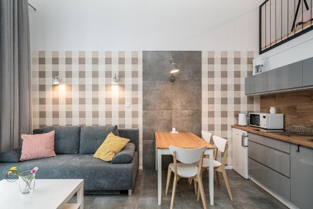 Kuchyňa alebo kuchynka v ubytovaní RentPlanet - Apartamenty Zarembowicza