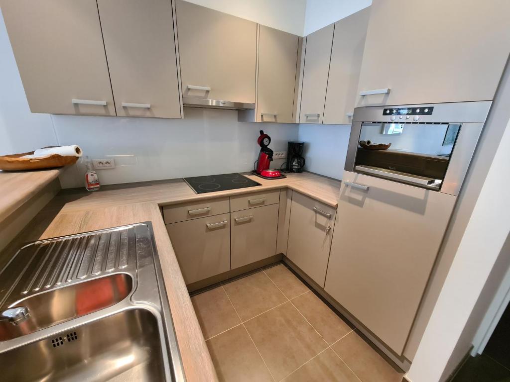 Kuchyň nebo kuchyňský kout v ubytování Oostduinkerke Apartments