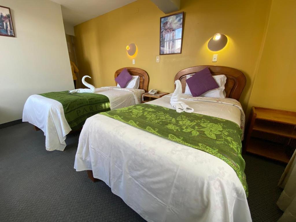 Postel nebo postele na pokoji v ubytování Hostal Oscar Inn