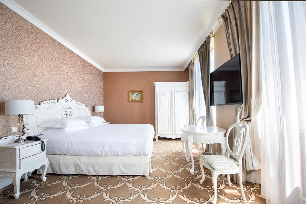 Gallery image of Hôtel Château de la Tour in Cannes