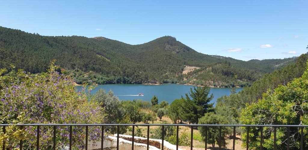 a view of a lake in the mountains at Quinta do Rio in Vale do Serrão