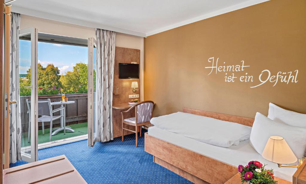 Postel nebo postele na pokoji v ubytování Hotel Seeblick