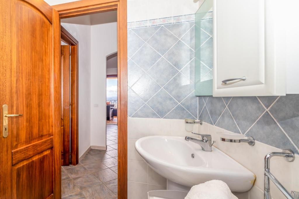 Łazienka w obiekcie Appartamento con piscina 14