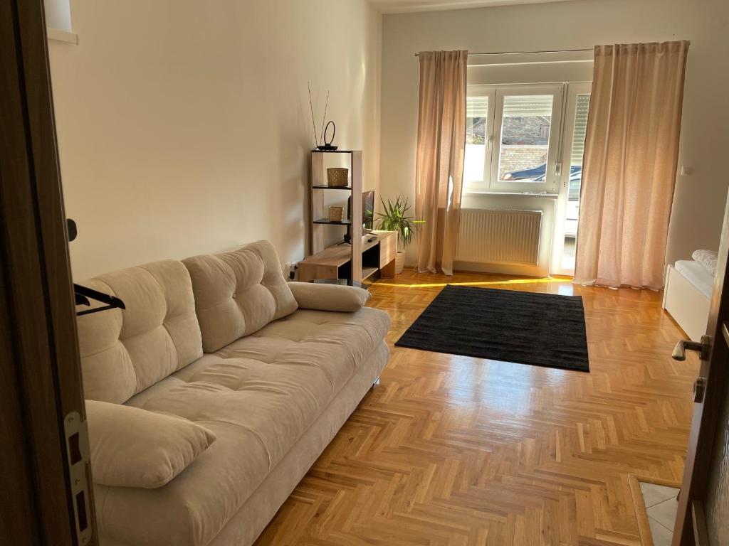 Et sittehjørne på Apartman Sunny