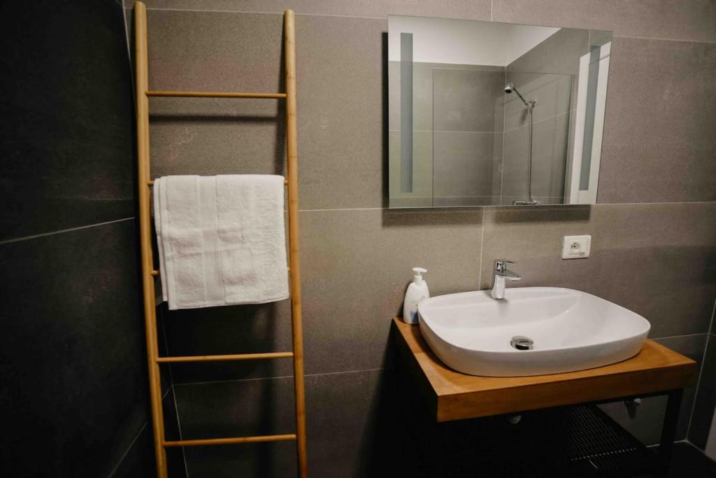 Tirana Yellow Apartment - Imazhi 8