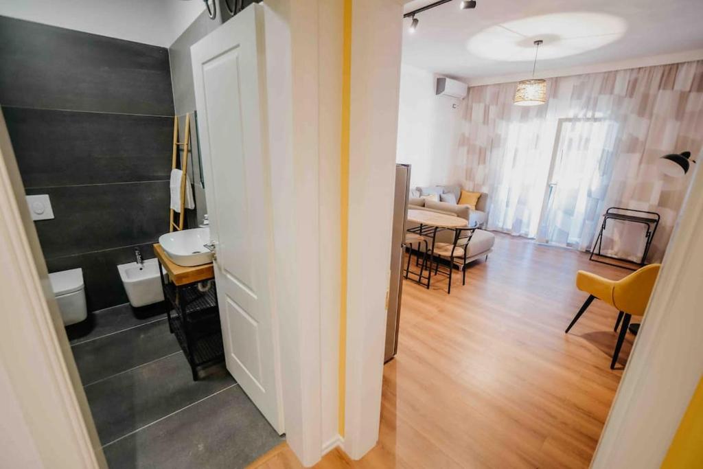 Tirana Yellow Apartment