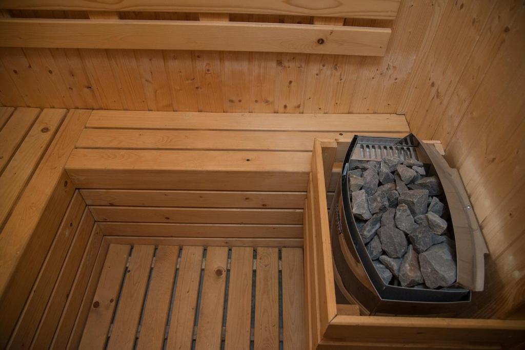 V20 Boutique Jacuzzi Hotel - Resim 10