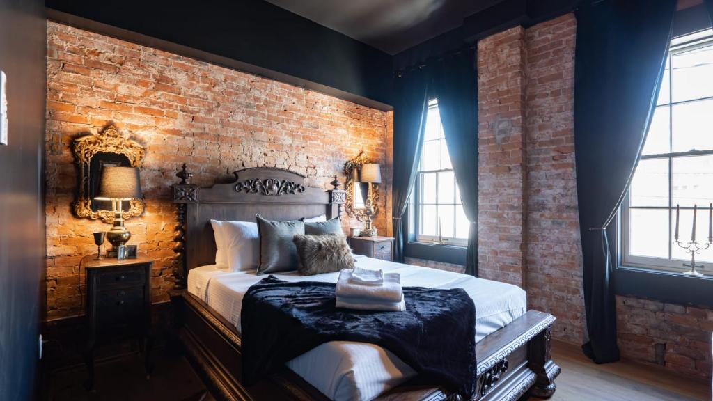 Pickle Factory Eight Rooms Sleeps 16, Covington (updated