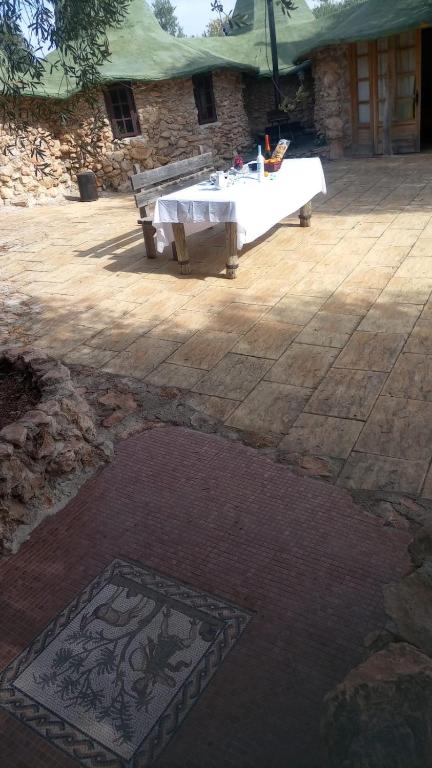 Patio alebo iná vonkajšia časť ubytovania casa hobbit Puente Genil
