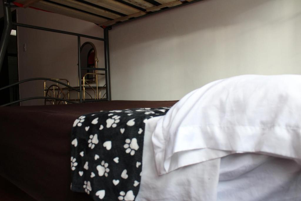 Postel nebo postele na pokoji v ubytování Hostal Cafe San Bernabe