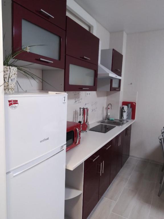 Уютная 1 комнатная квартира ЗИМНЯЯ ВИШНЯ в ж/к Новая Европа - Apartamento De Una Habitación