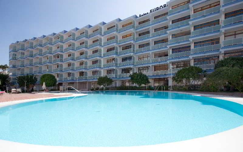 a large swimming pool in front of a hotel at Apartamentos Europa - Playa del Inglés - Yumbo in San Bartolomé