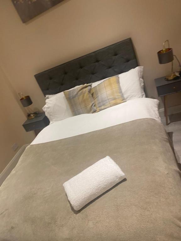 Postel nebo postele na pokoji v ubytování Modern & Convenient