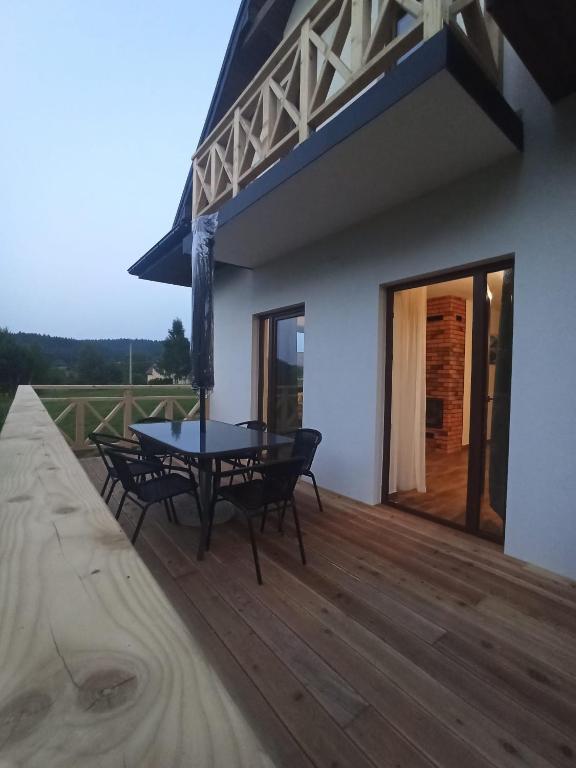 Balkón nebo terasa v ubytování Brzozowy Zagajnik Bieszczady - Domki z Balia Ogrodowa