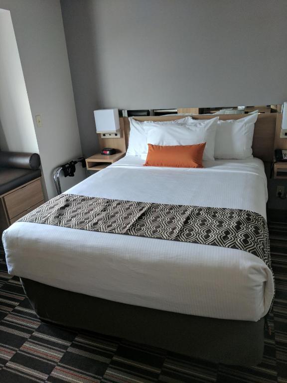 Microtel Inn & Suites by Wyndham Clarion - Queen Room - Amigable Para Mascotas/no Fumar