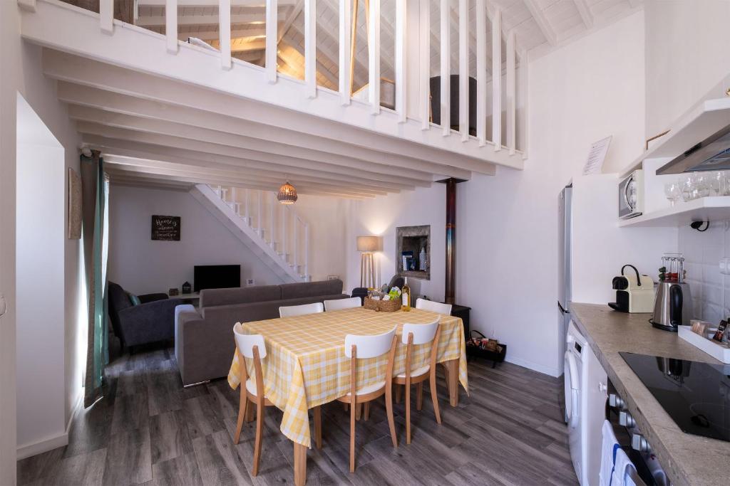 a kitchen and a dining room with a table and chairs at Casa Vista da Marquesa in Nordeste