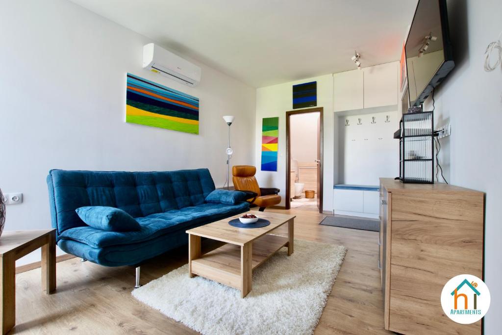 Televízia a/alebo spoločenská miestnosť v ubytovaní Premium Apartment by Hi5 - Penthouse studio + rooftop
