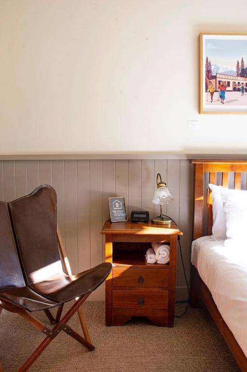 Postel nebo postele na pokoji v ubytování Cardrona Hotel